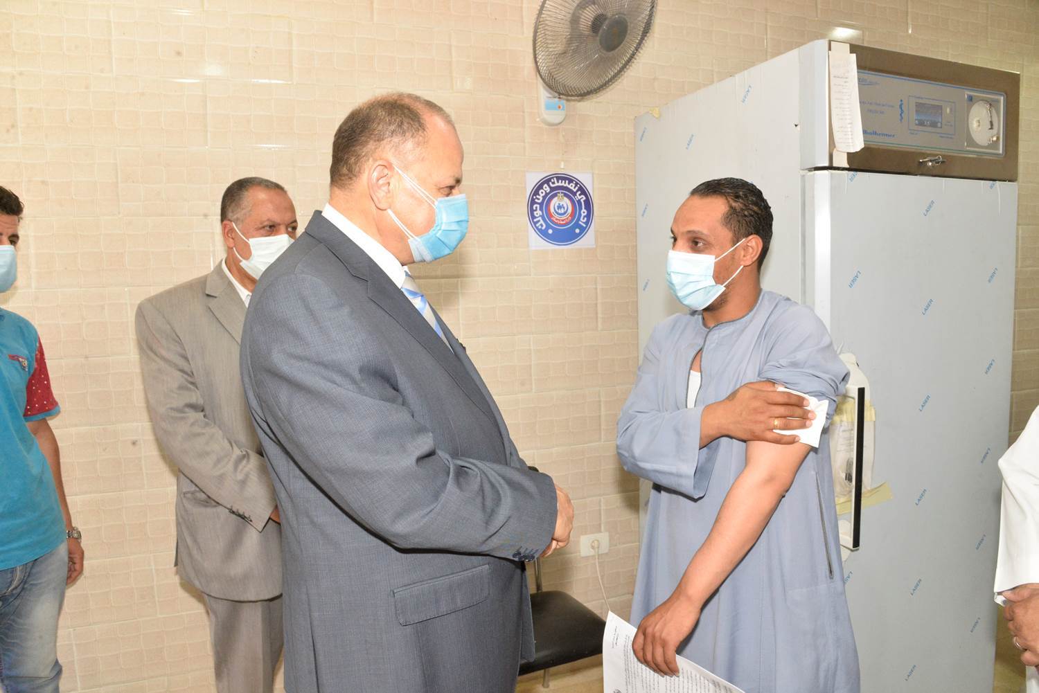 تفقد_مركز_لقاح_كورونا_بمستشفى_الايمان_العام_(6)