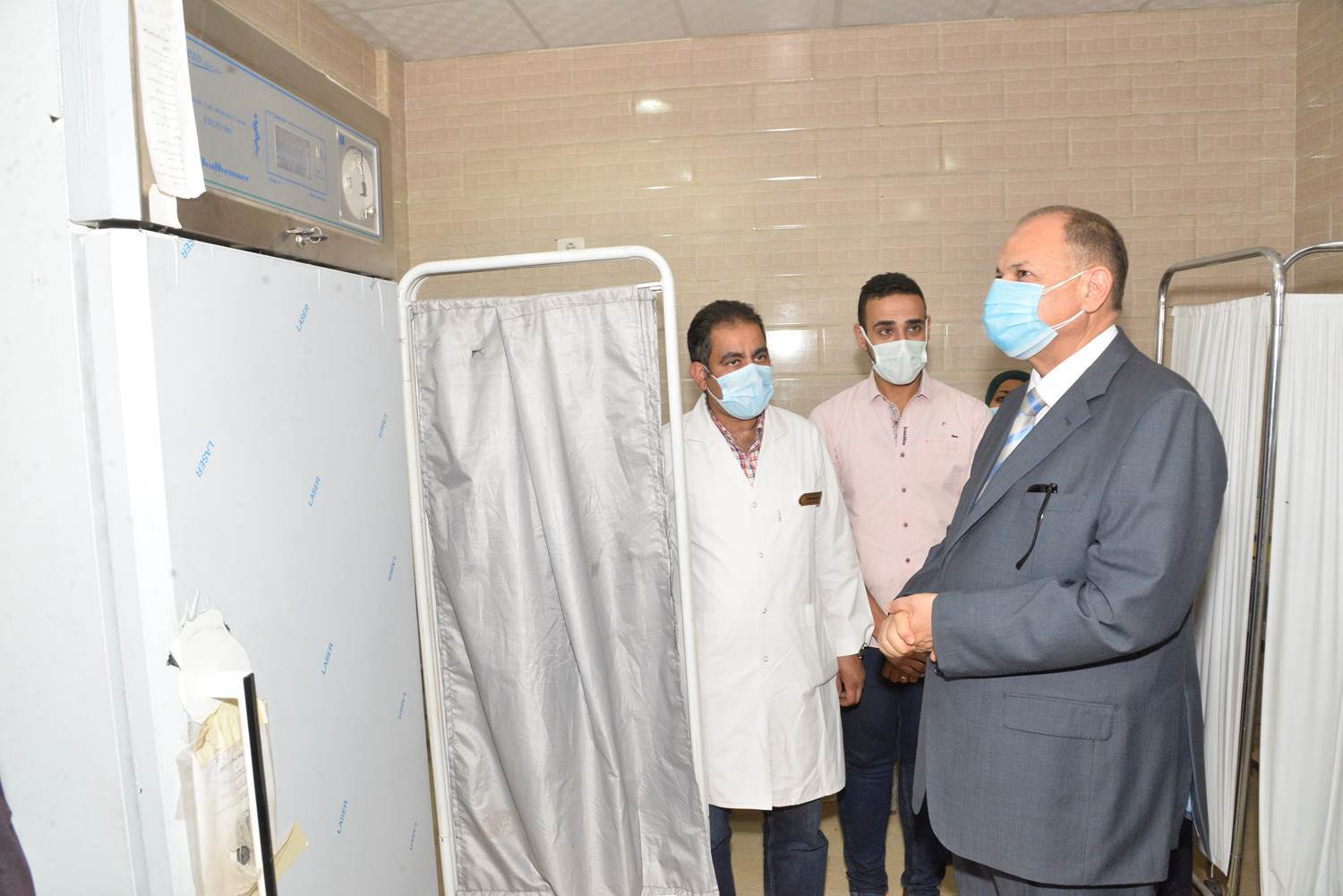 تفقد_مركز_لقاح_كورونا_بمستشفى_الايمان_العام_(8)