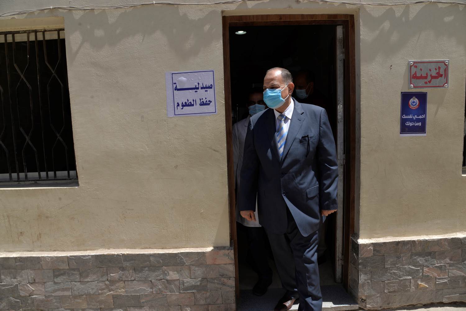 تفقد_مركز_لقاح_كورونا_بمستشفى_الايمان_العام_(9)