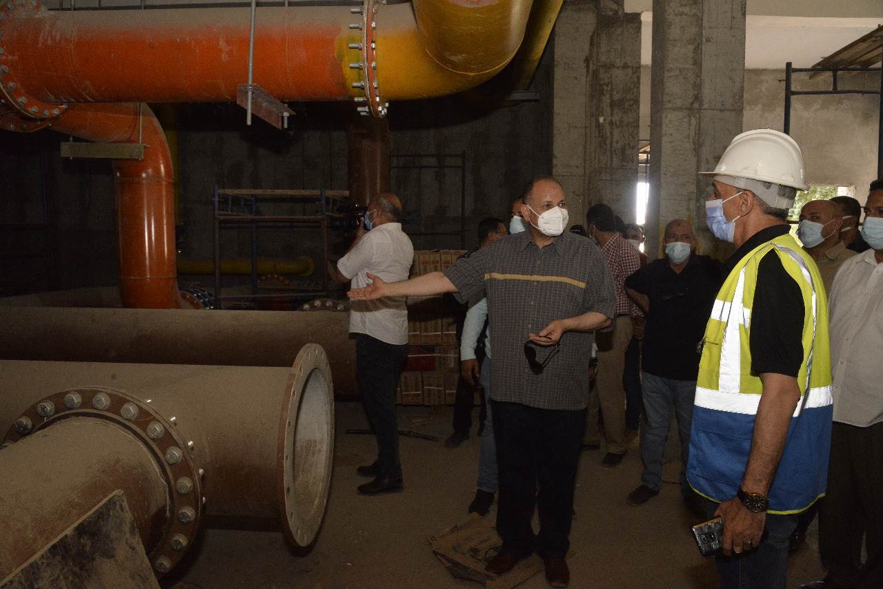 محافظ_أسيوط_يتفقد_أعمال_إحلال_وتجديد_محطة_مياه_التشيكى_(11)