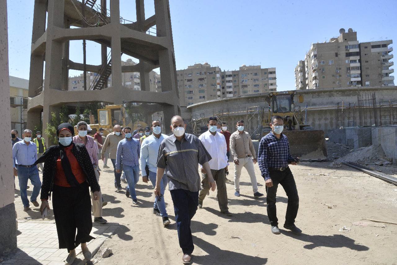 محافظ_أسيوط_يتفقد_أعمال_إحلال_وتجديد_محطة_مياه_التشيكى_(3)