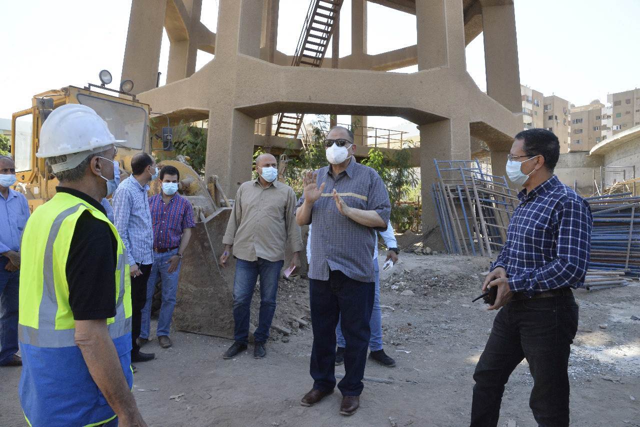 محافظ_أسيوط_يتفقد_أعمال_إحلال_وتجديد_محطة_مياه_التشيكى_(5)