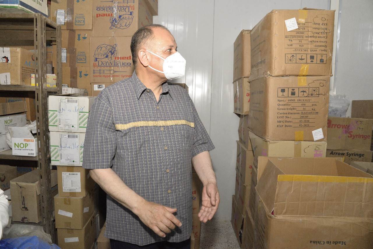 محافظ_أسيوط_يتفقد_مخزن_المستلزمات_الطبية_الاقليمي_بحي_غرب_(6)