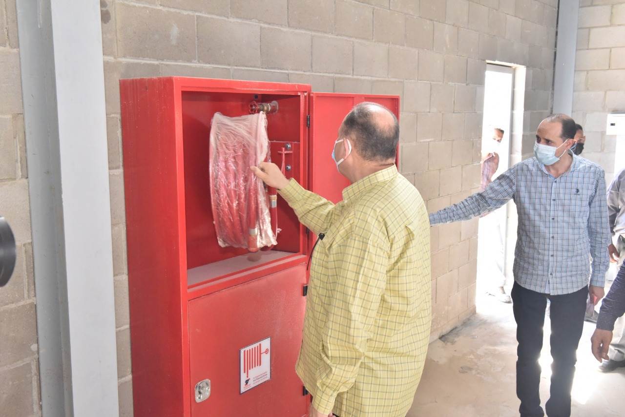 محافظ_أسيوط_يتفقد_الرصف_بمجمع_الصناعات_الصغيرة_والمتوسطة_بعرب_العوامر_(14)