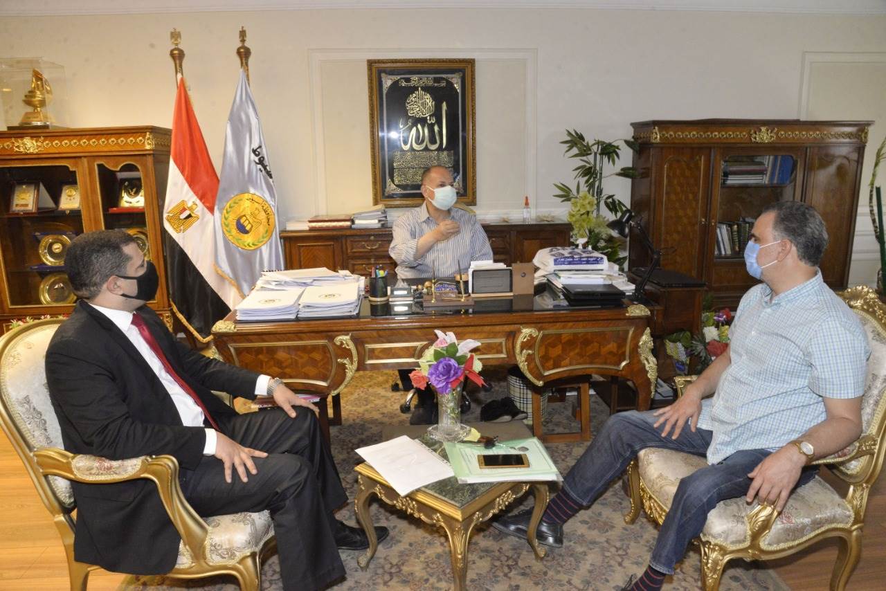 محافظ_أسيوط_يلتقي_بعض_أعضاء_مجلس_النواب_والشيوخ_(1)