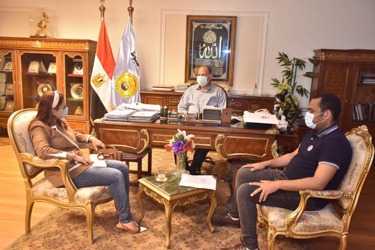 محافظ_أسيوط_يلتقي_بعض_أعضاء_مجلس_النواب_والشيوخ_(7)