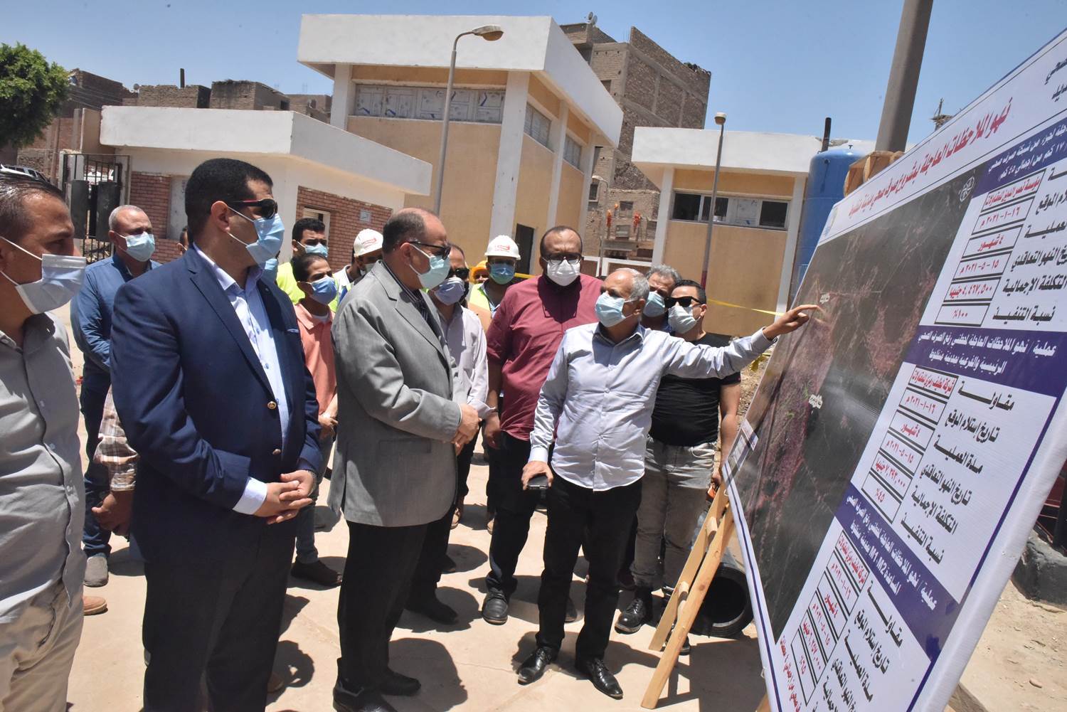 محافظ_أسيوط_يتفقد_محطة_رفع_صرف_صحي_الحما_وبعض_شبكات_الصرف_بمنفلوط_(18)