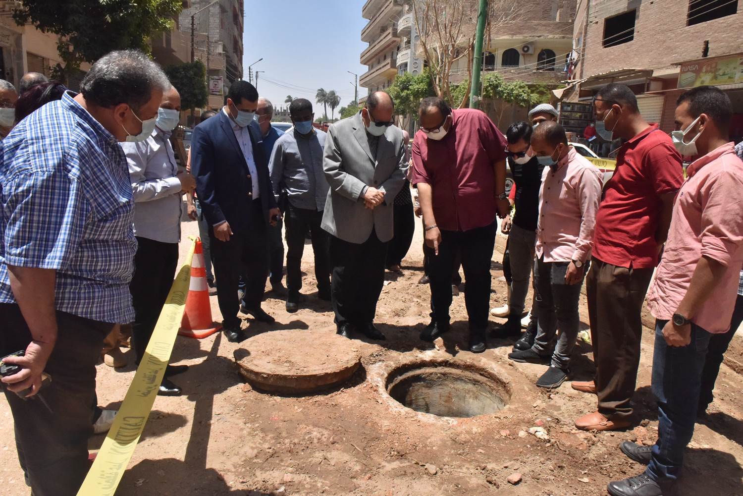 محافظ_أسيوط_يتفقد_محطة_رفع_صرف_صحي_الحما_وبعض_شبكات_الصرف_بمنفلوط_(27)