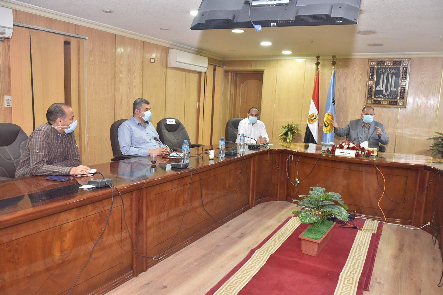 محافظ_أسيوط_يجتمع_مع_مسئولي_الصرف_الصحي_لتذليل_العقبات_لتشغيل_مشروع_صرف_صحي_ديروط_(10)