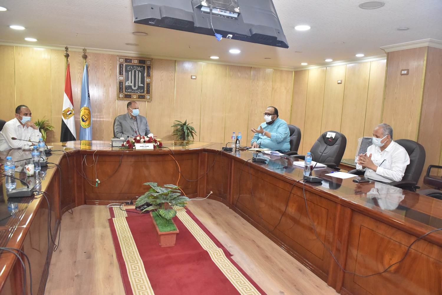 محافظ_أسيوط_يجتمع_مع_مسئولي_الصرف_الصحي_لتذليل_العقبات_لتشغيل_مشروع_صرف_صحي_ديروط_(6)
