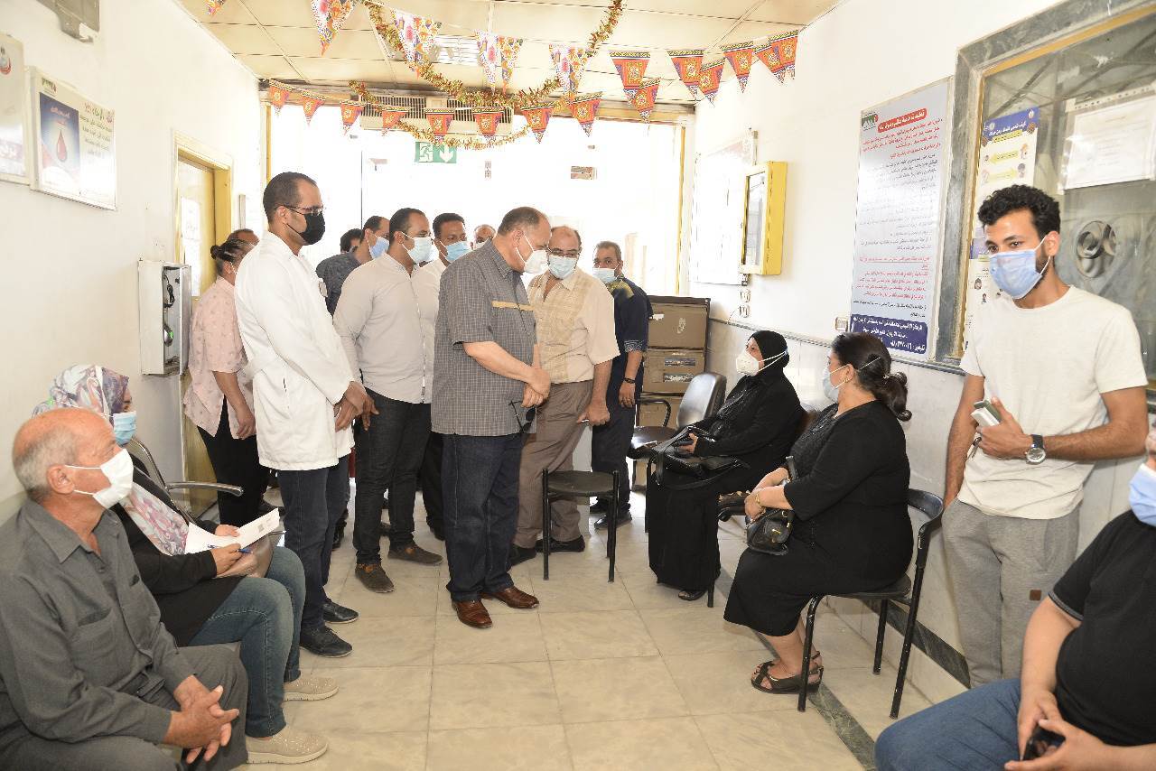محافظ_أسيوط_يتفقد_مركز_تطعيم_لقاح_كورونا_بالمركز_الاقليمي_لخدمات_نقل_الدم_(5)