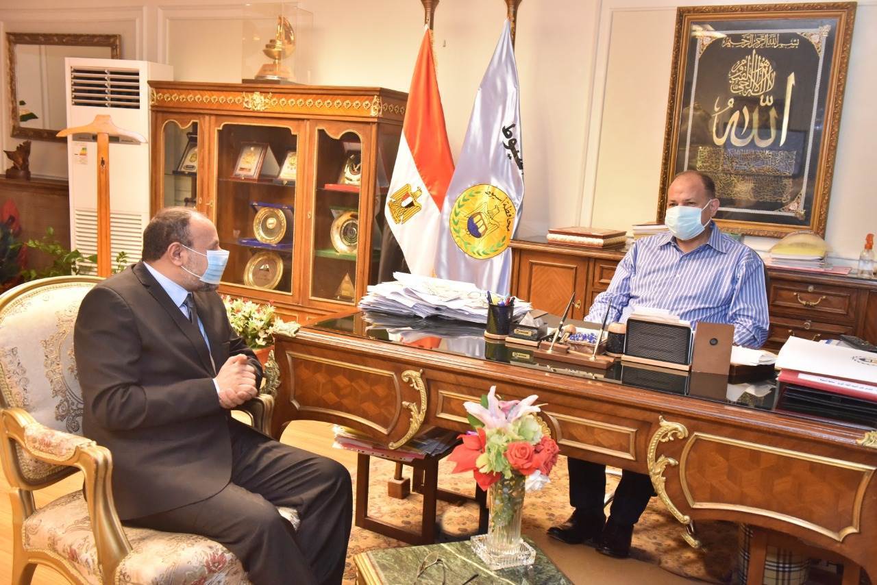 محافظ_أسيوط_يلتقي_نائب_رئيس_جامعة_الأزهر__(2)