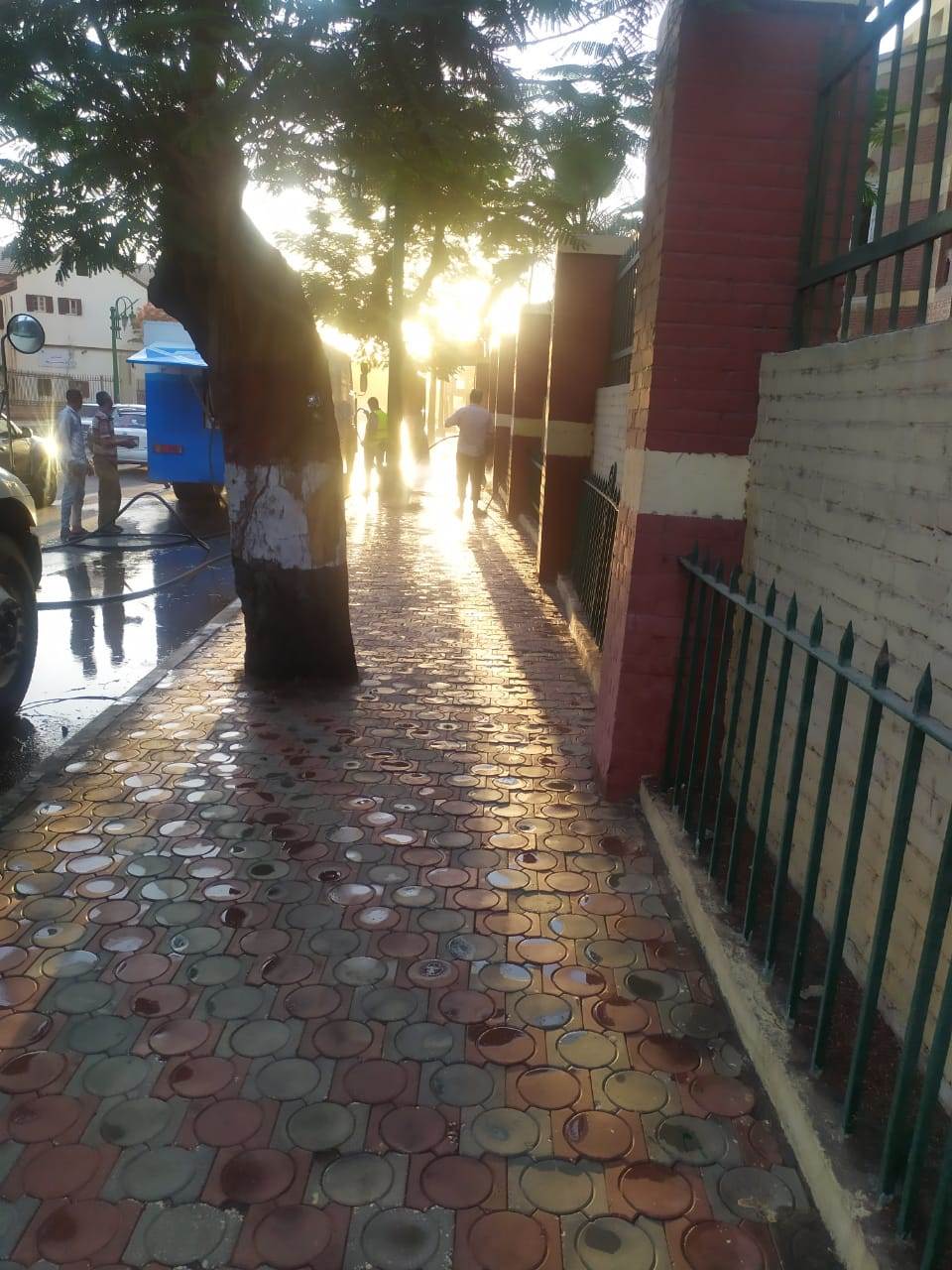 حملات_مكثغة_لنظافة_وغسل_الأرصفة_والشوارع_والميادين_الحيوية_بحي_شرق_(17)