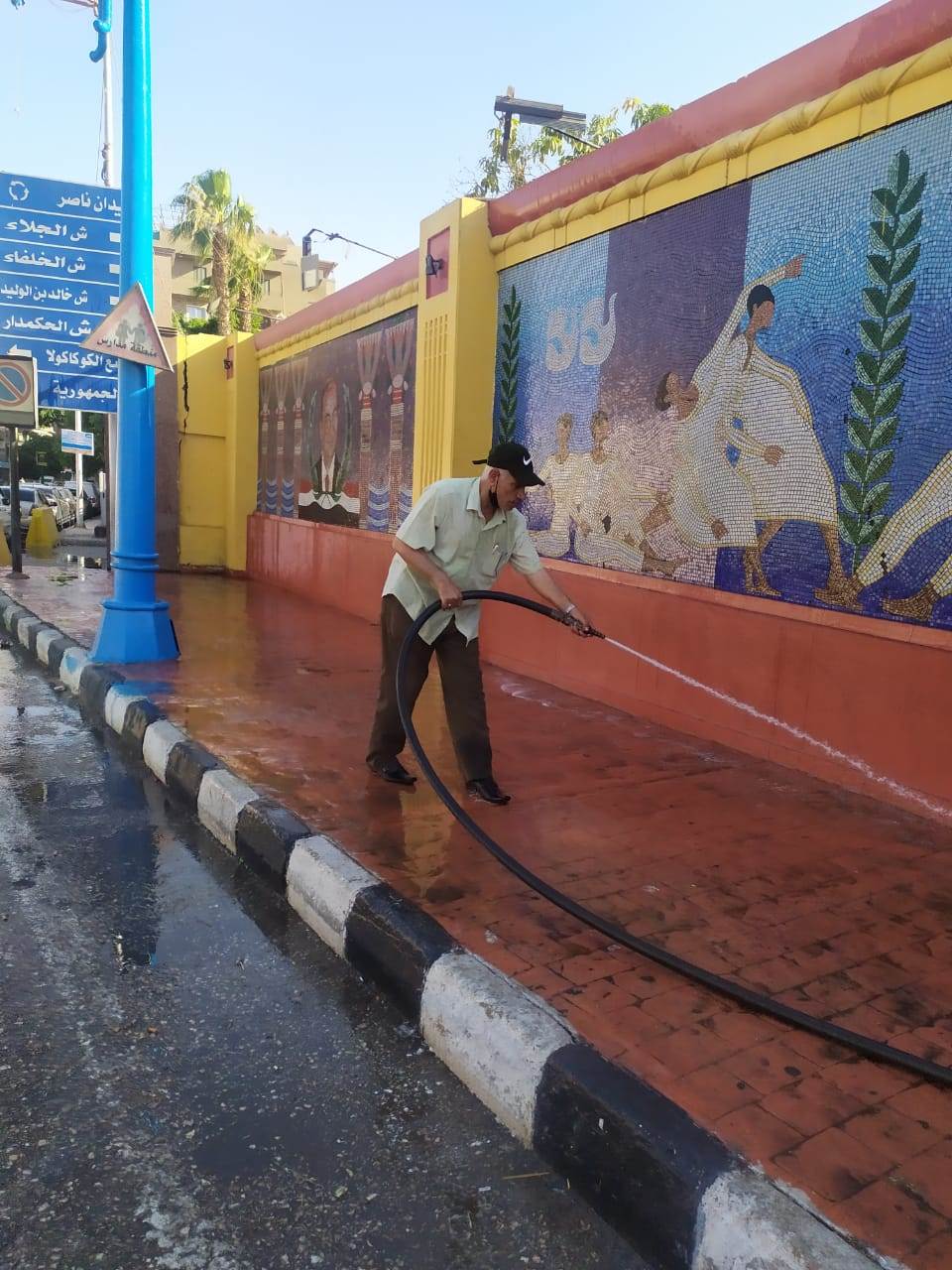 حملات_مكثغة_لنظافة_وغسل_الأرصفة_والشوارع_والميادين_الحيوية_بحي_شرق_(27)