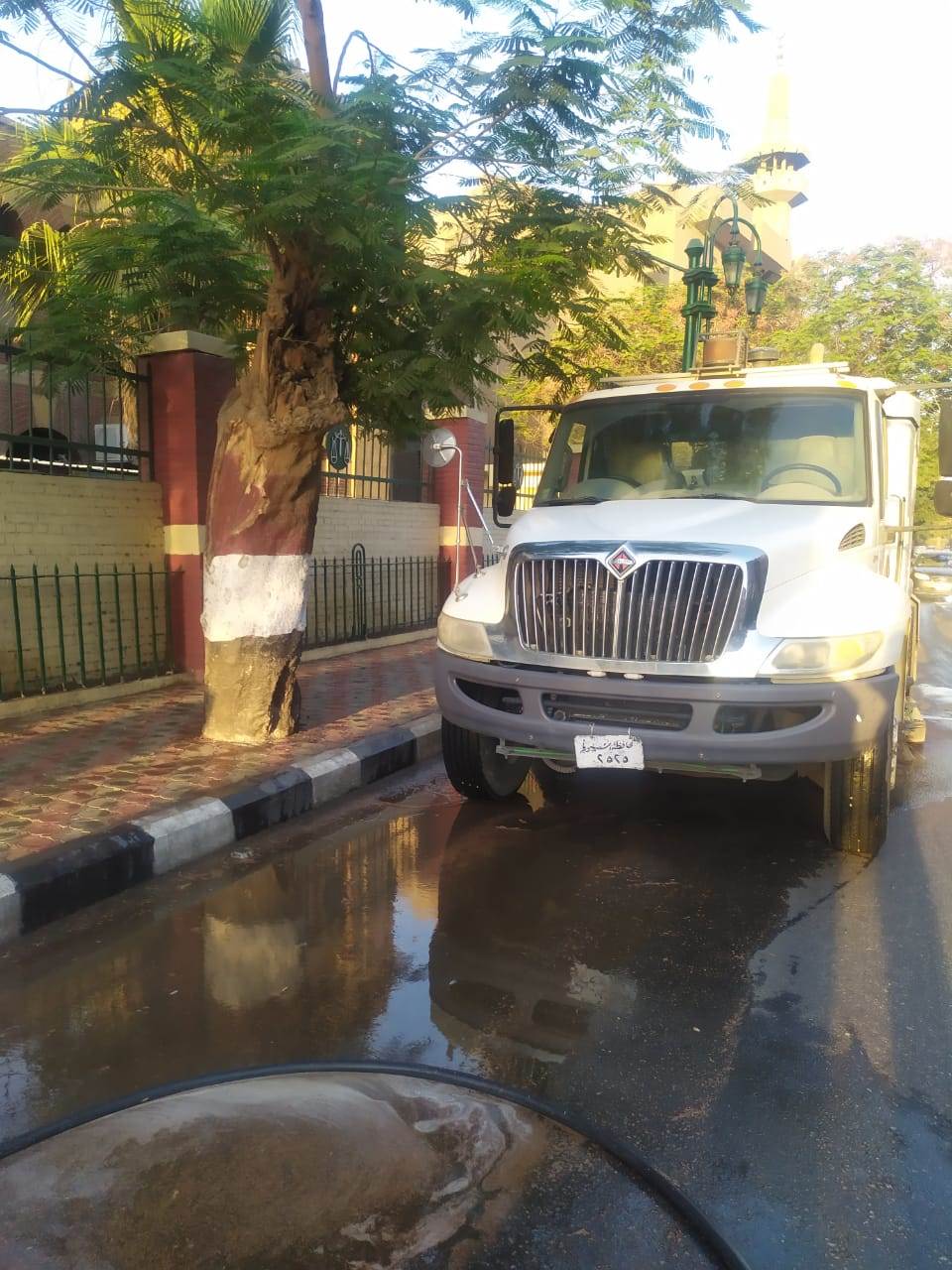 حملات_مكثغة_لنظافة_وغسل_الأرصفة_والشوارع_والميادين_الحيوية_بحي_شرق_(8)