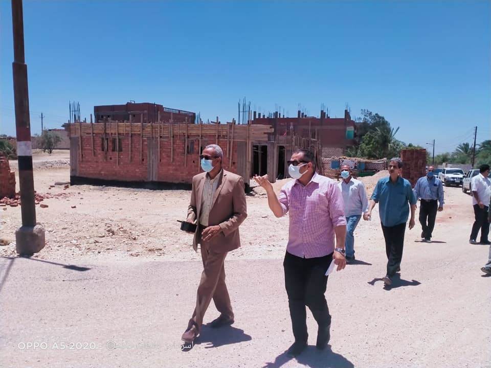 محافظ_أسيوط_يؤكد_على_متابعة_مشروعات_المبادرات_الرئاسية_ونائب_المحافظ_يتفقد_الأعمال_بالبداري_(7)