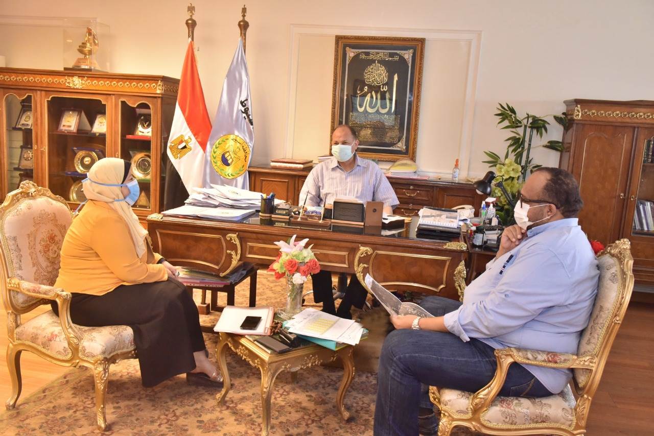 محافظ_أسيوط_يشيد_بقرار_رئيس_الوزراء_بالموافقة_على_قبول_الطلبات_التي_تقدم_بها_المواطنون_للتصالح_(2)