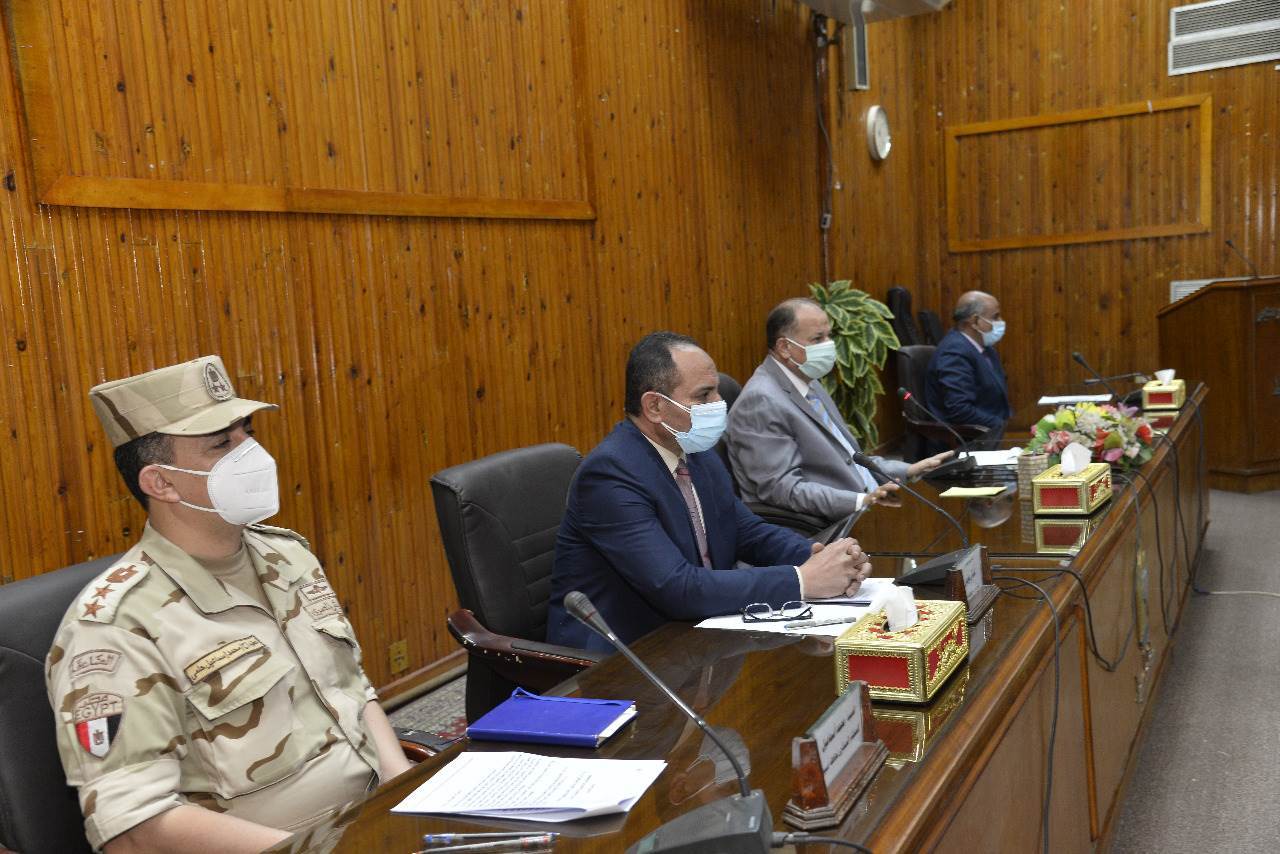 محافظ_أسيوط_يترأس_جلسة_المجلس_التنفيذي_للمحافظة_ويعلن_الموافقة_برامج_التنمية_المحلية_(5)