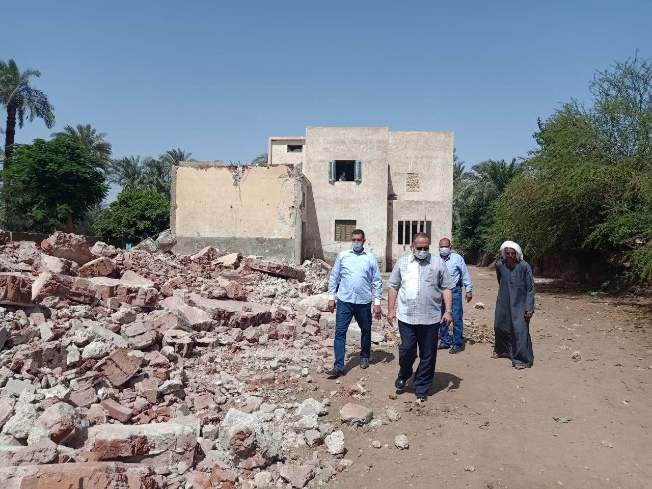 السكرتير_المساعد_يتفقد_مشروعات_حياة_كريمة_بالفتح_والساحل_(3)