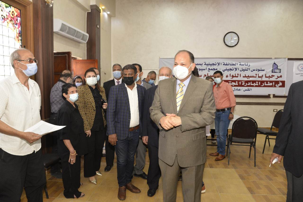 محافظ_أسيوط_يتفقد_المبادرة_المجتمعية_للطائفة_الانجيلية_لتطعيم_المواطنين_(8)