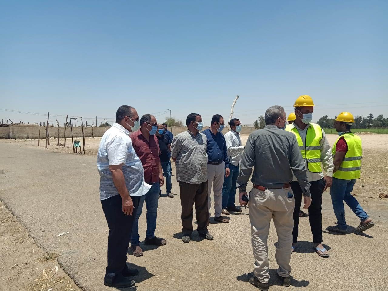 السكرتير_المساعد_يتفقد_مشروعات_حياة_كريمة_بمركز_أبنوب_(1)