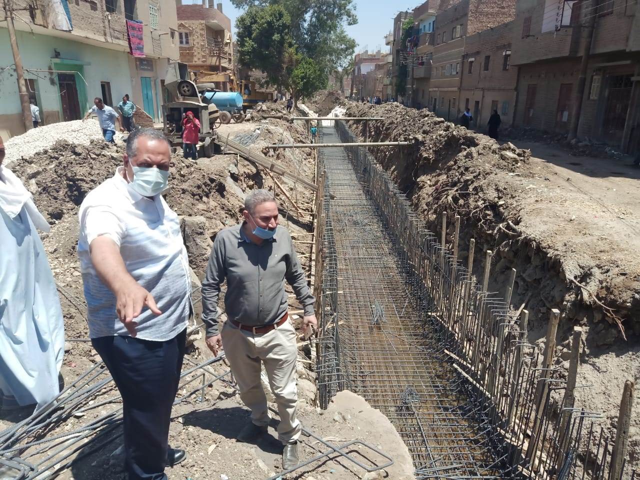 السكرتير_المساعد_يتفقد_مشروعات_حياة_كريمة_بمركز_أبنوب_(3)