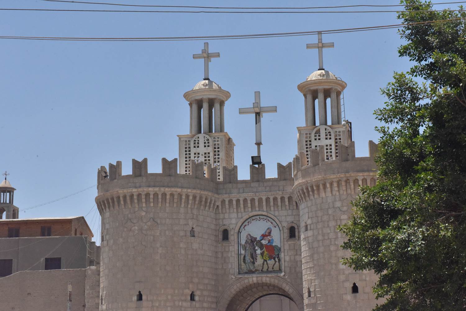 محافظ_أسيوط_يتفقد_تطوير_مسار_رحلة_العائلة_المقدسة_بالقوصية_ويزور_الدير_المحرق_(2)