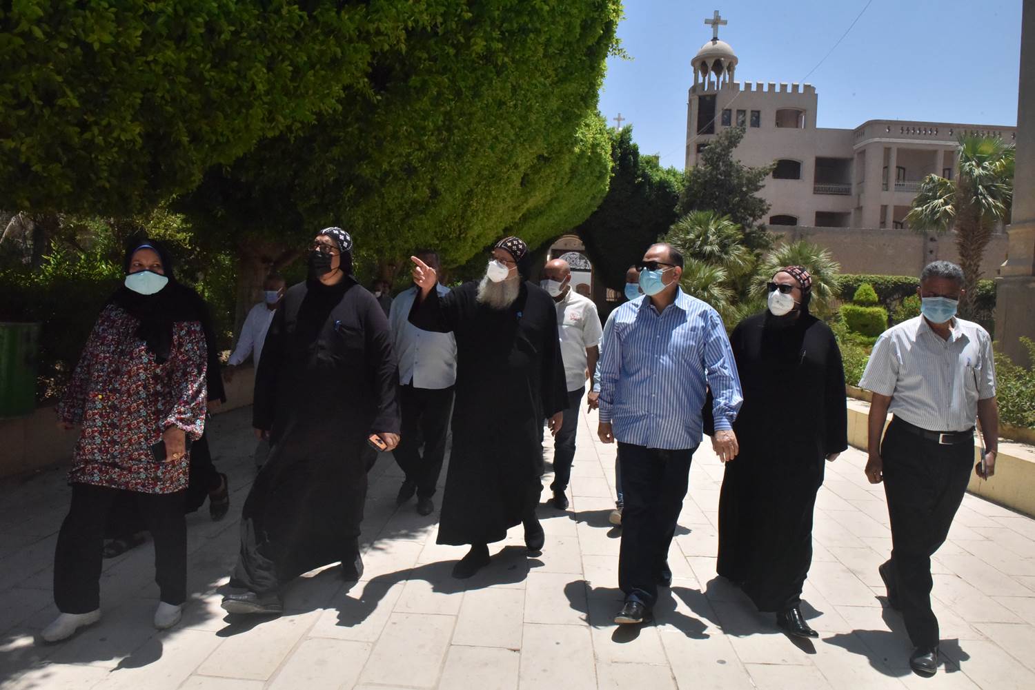 محافظ_أسيوط_يتفقد_تطوير_مسار_رحلة_العائلة_المقدسة_بالقوصية_ويزور_الدير_المحرق_(5)