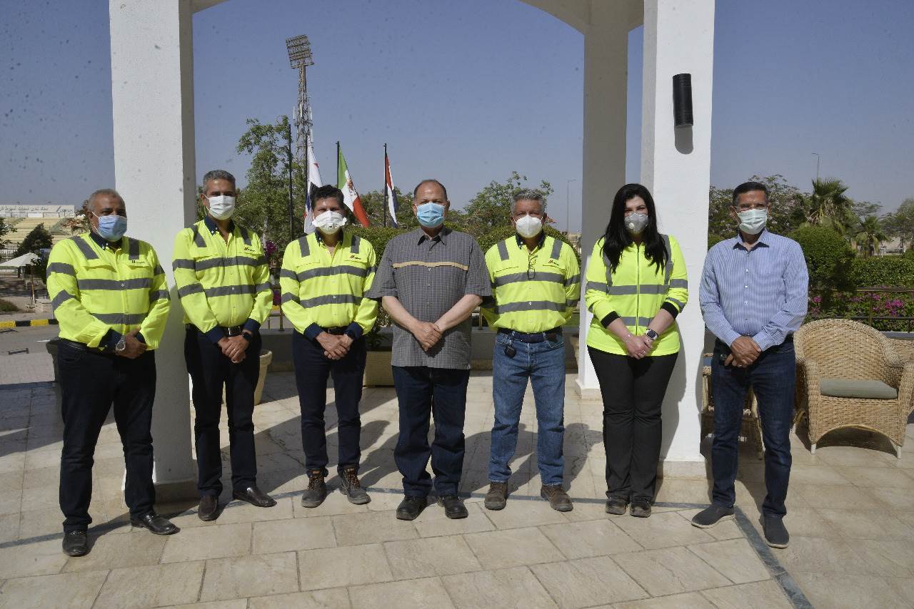 محافظ_أسيوط_ورئيس_سيمكس_يتفقدان_مزرعة_الشركة_والمدينة_الرياضية_(19)