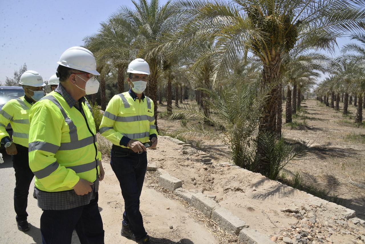 محافظ_أسيوط_ورئيس_سيمكس_يتفقدان_مزرعة_الشركة_والمدينة_الرياضية_(6)