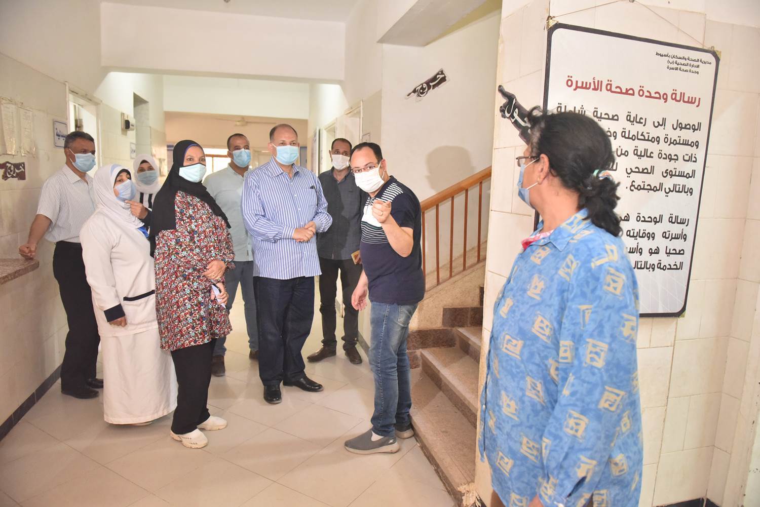 محافظ_أسيوط_يتفقد_مركز_الرعاية_الصحية_الأولية_بقرية_السراقنا_بالقوصية_(11)