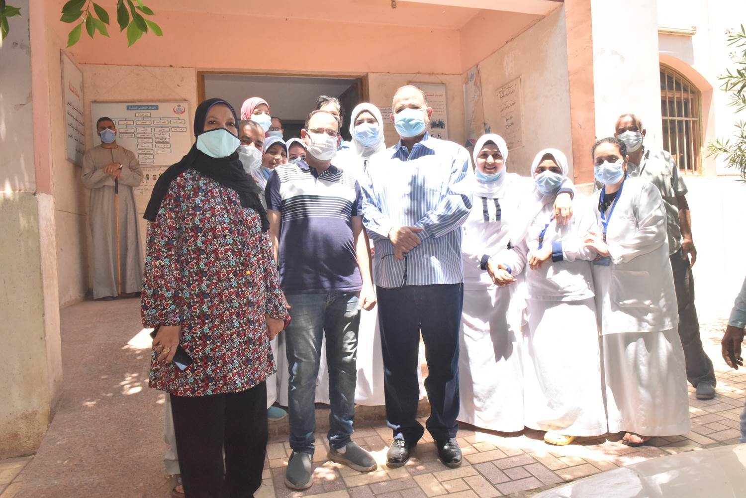 محافظ_أسيوط_يتفقد_مركز_الرعاية_الصحية_الأولية_بقرية_السراقنا_بالقوصية_(13)