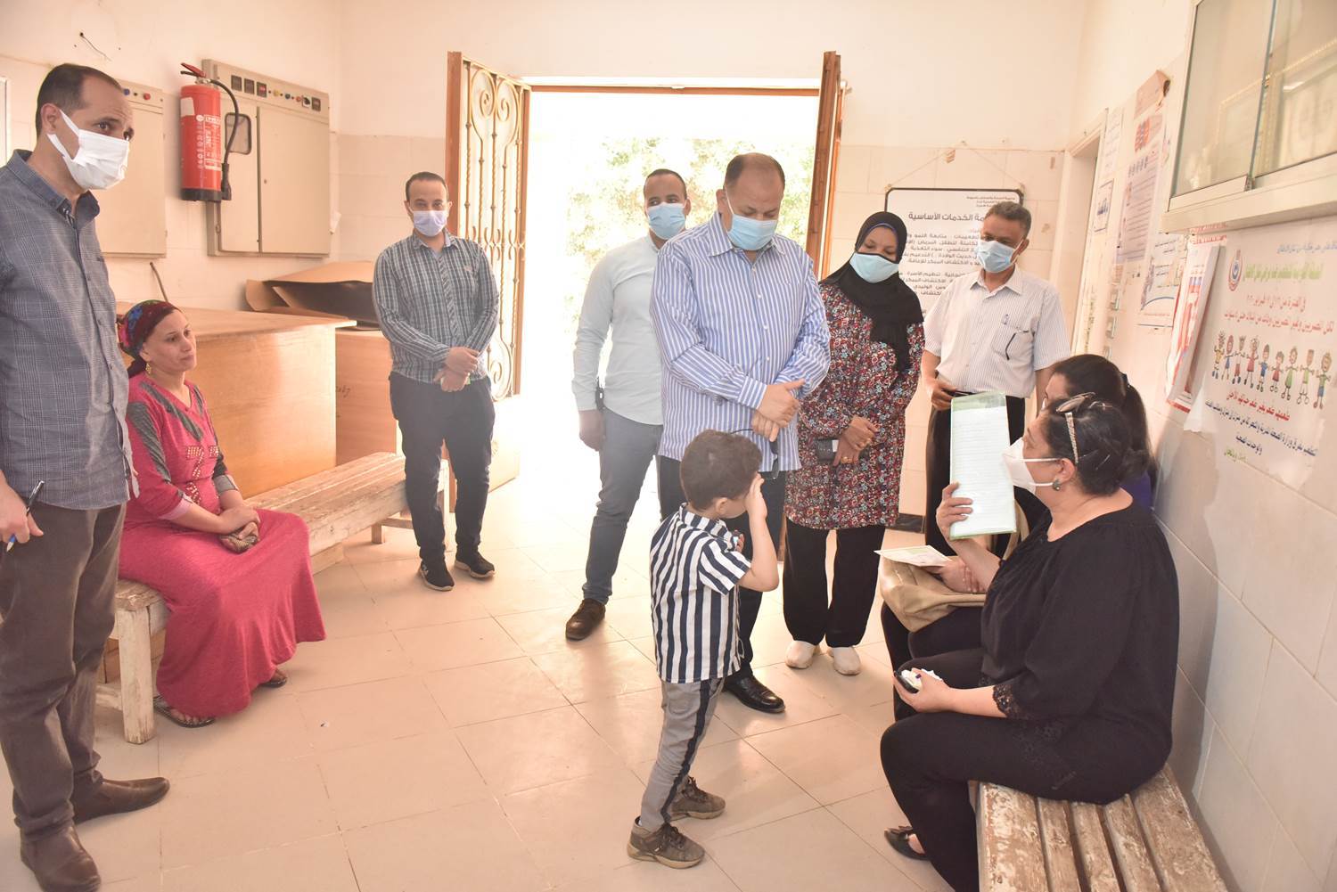محافظ_أسيوط_يتفقد_مركز_الرعاية_الصحية_الأولية_بقرية_السراقنا_بالقوصية_(3)