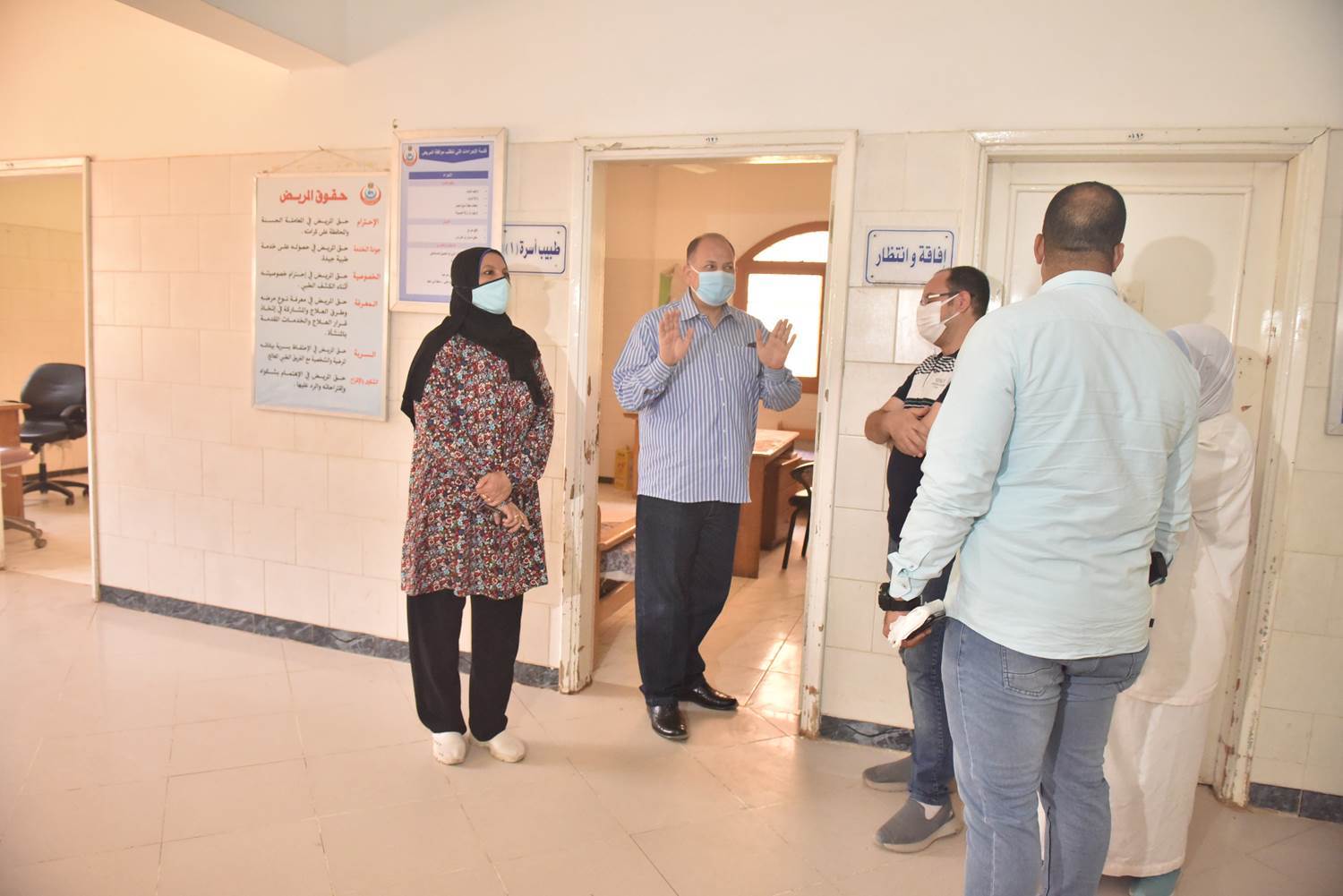 محافظ_أسيوط_يتفقد_مركز_الرعاية_الصحية_الأولية_بقرية_السراقنا_بالقوصية_(9)