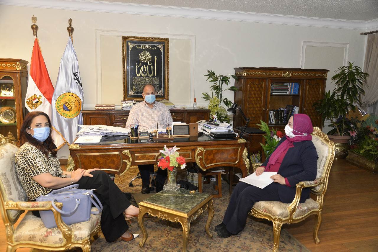 محافظ_أسيوط_يلتقي_عددا_من_أعضاء_مجلسي_الشيوخ_والنواب_(1)