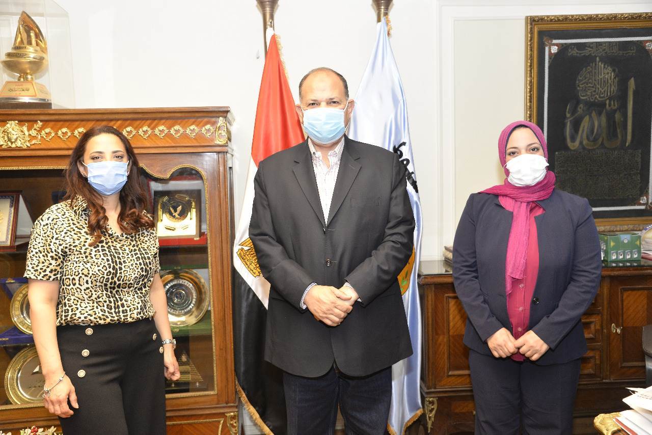 محافظ_أسيوط_يلتقي_عددا_من_أعضاء_مجلسي_الشيوخ_والنواب_(2)