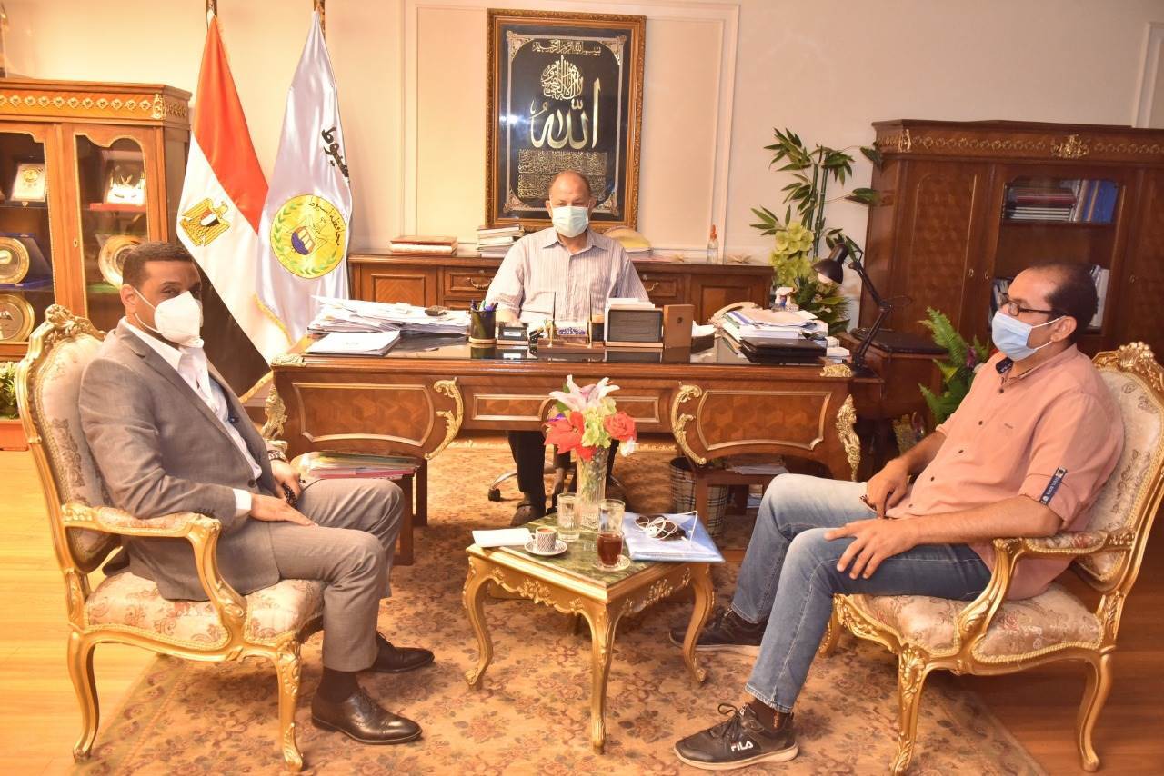 محافظ_أسيوط_يلتقي_عددا_من_أعضاء_مجلسي_الشيوخ_والنواب_(3)