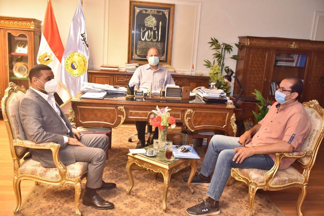 محافظ_أسيوط_يلتقي_عددا_من_أعضاء_مجلسي_الشيوخ_والنواب_(4)