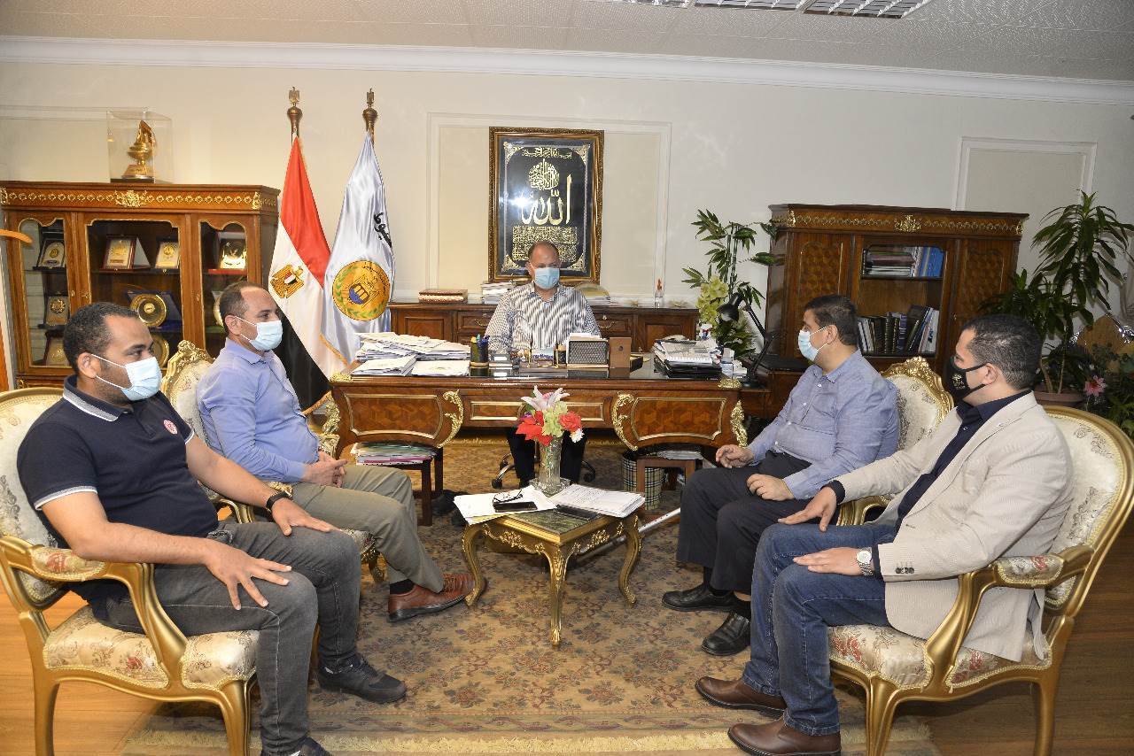 محافظ_أسيوط_يلتقي_عددا_من_أعضاء_مجلسي_الشيوخ_والنواب_(5)