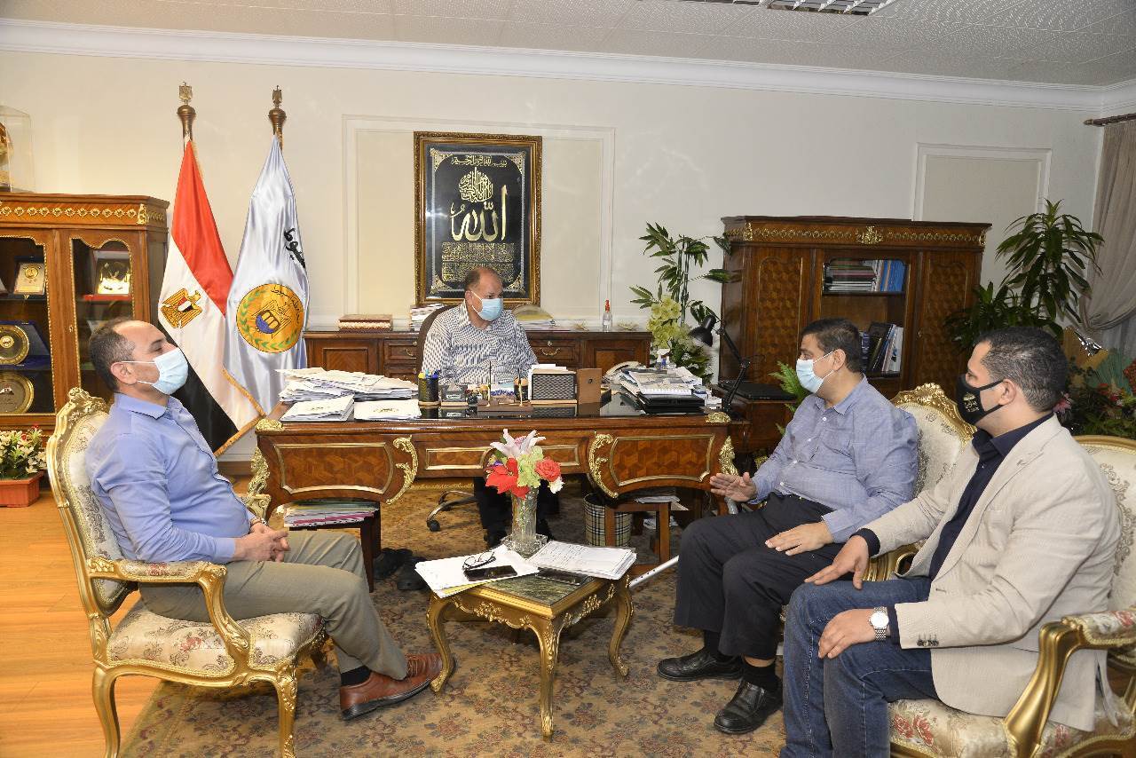 محافظ_أسيوط_يلتقي_عددا_من_أعضاء_مجلسي_الشيوخ_والنواب_(6)