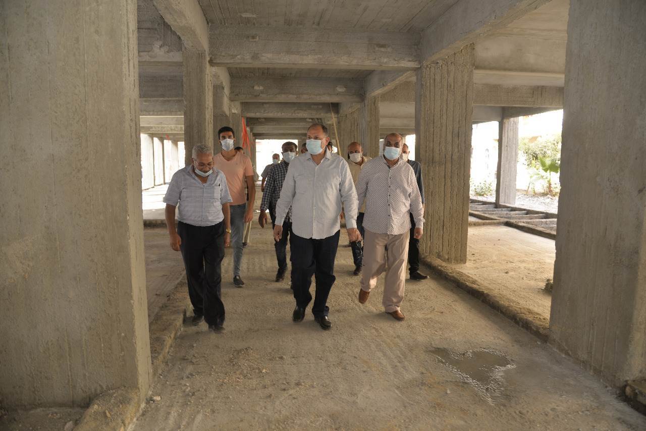 محافظ_أسيوط_يتفقد_أعمال_إنشاء_مدرسة_التجاريين_الرسمية_لغات_(3)