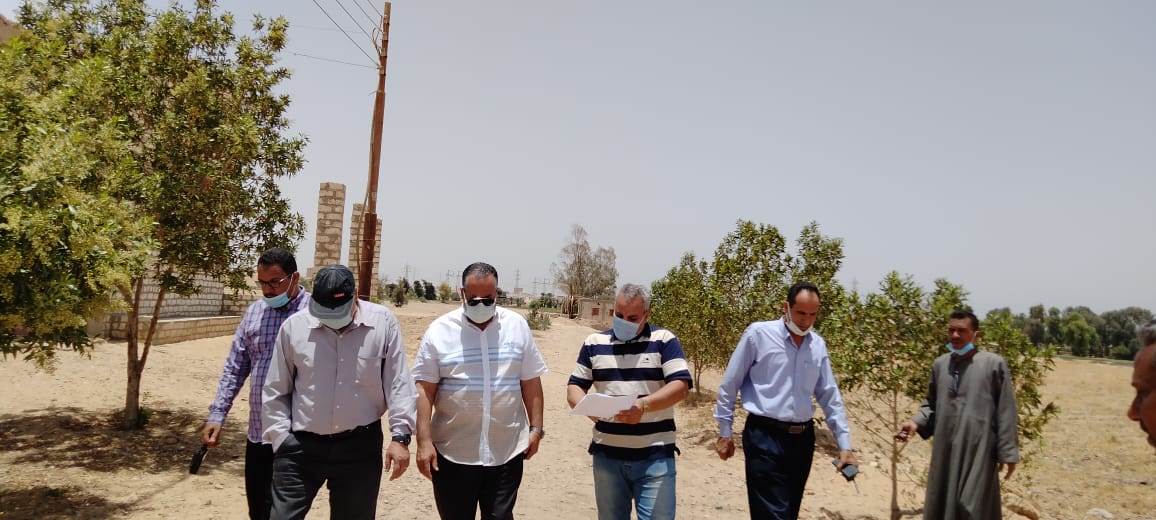 السكرتير_المساعد_يترأس_لجنة_تسعير_بمركز_منفلوط_(1)