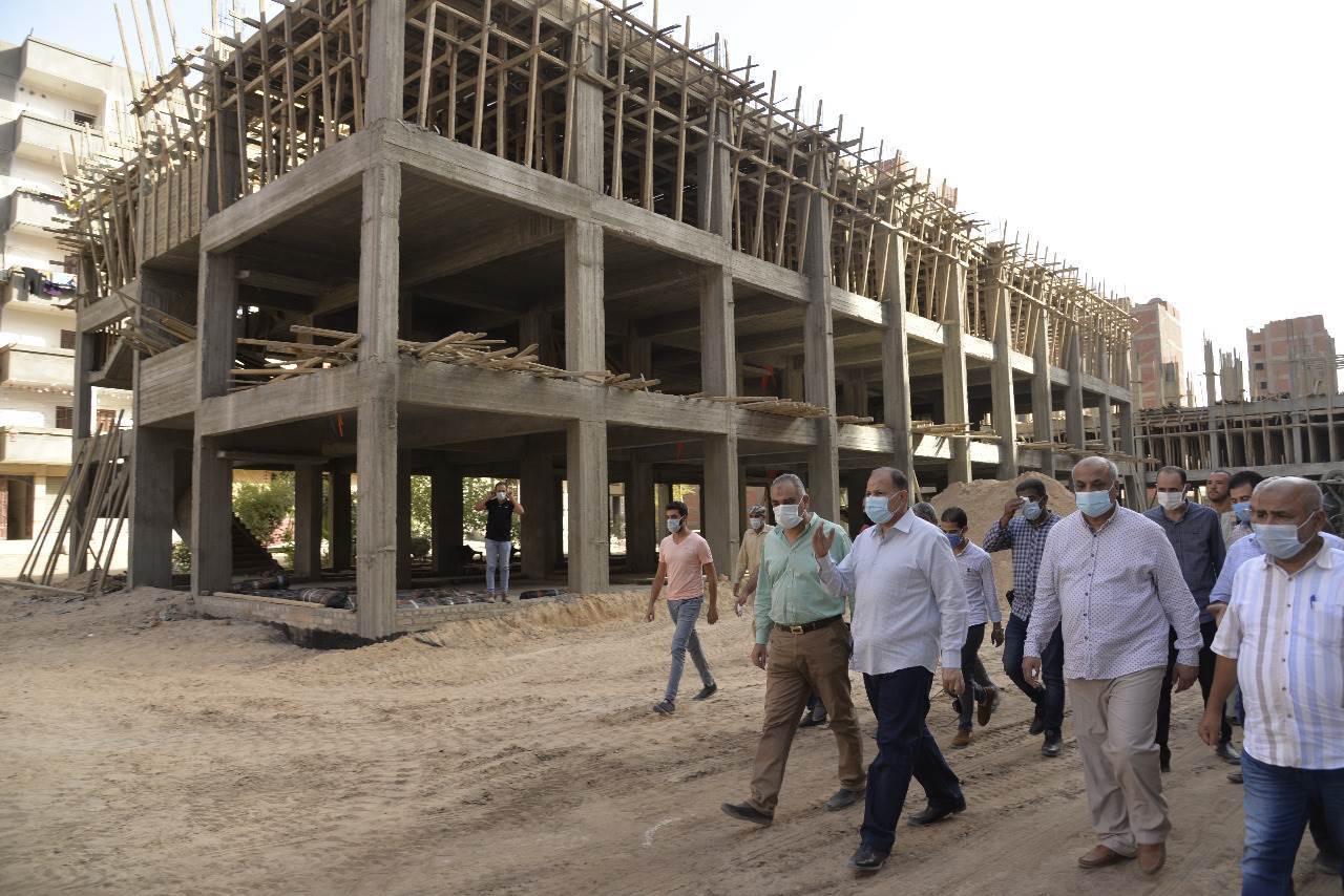 محافظ_أسيوط_يتفقد_أعمال_إنشاء_مدرسة_التجاريين_الرسمية_لغات_(11)