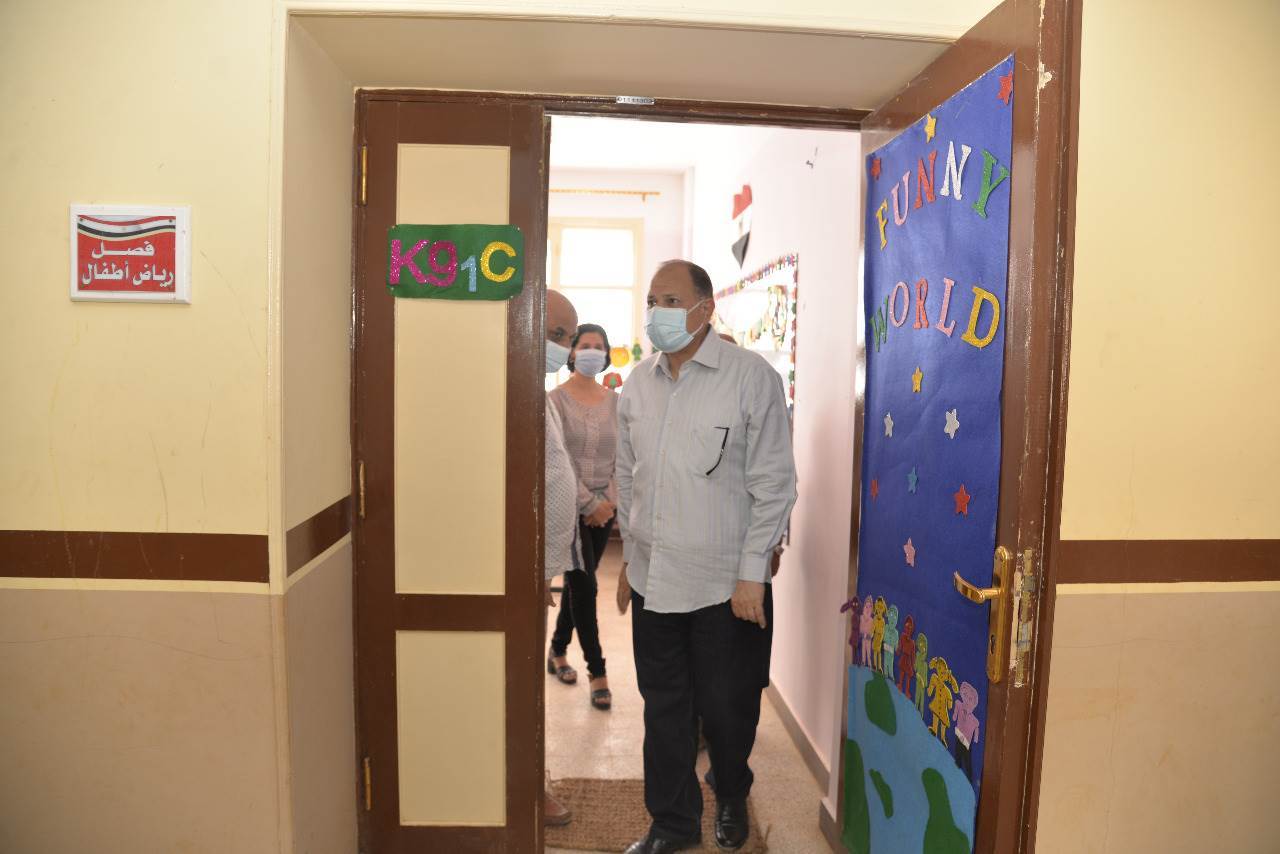 محافظ_أسيوط_يتفقد_إنشاء_مدرسة_30_يونيو_الرسمية_ويزور_مدرسة_الجهاد_الابتدائية_(17)