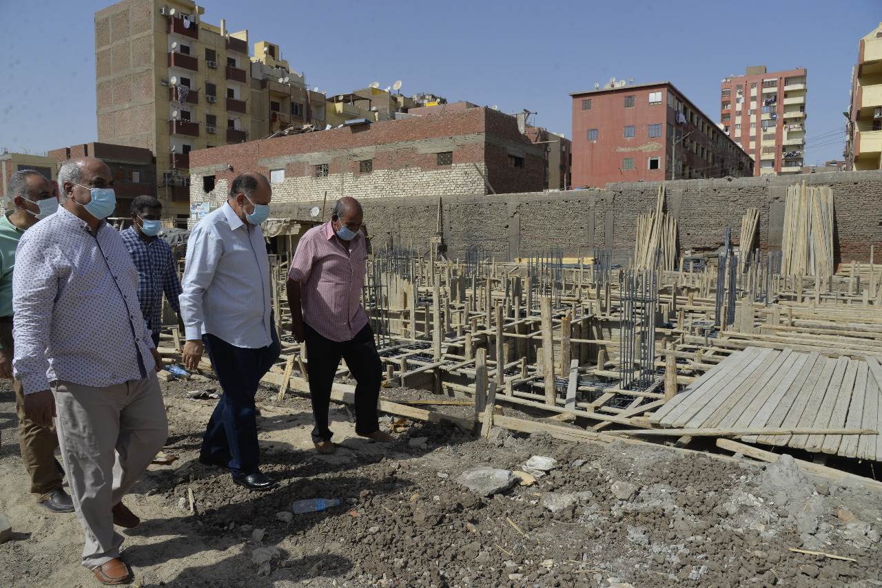 محافظ_أسيوط_يتفقد_إنشاء_مدرسة_30_يونيو_الرسمية_ويزور_مدرسة_الجهاد_الابتدائية_(3)