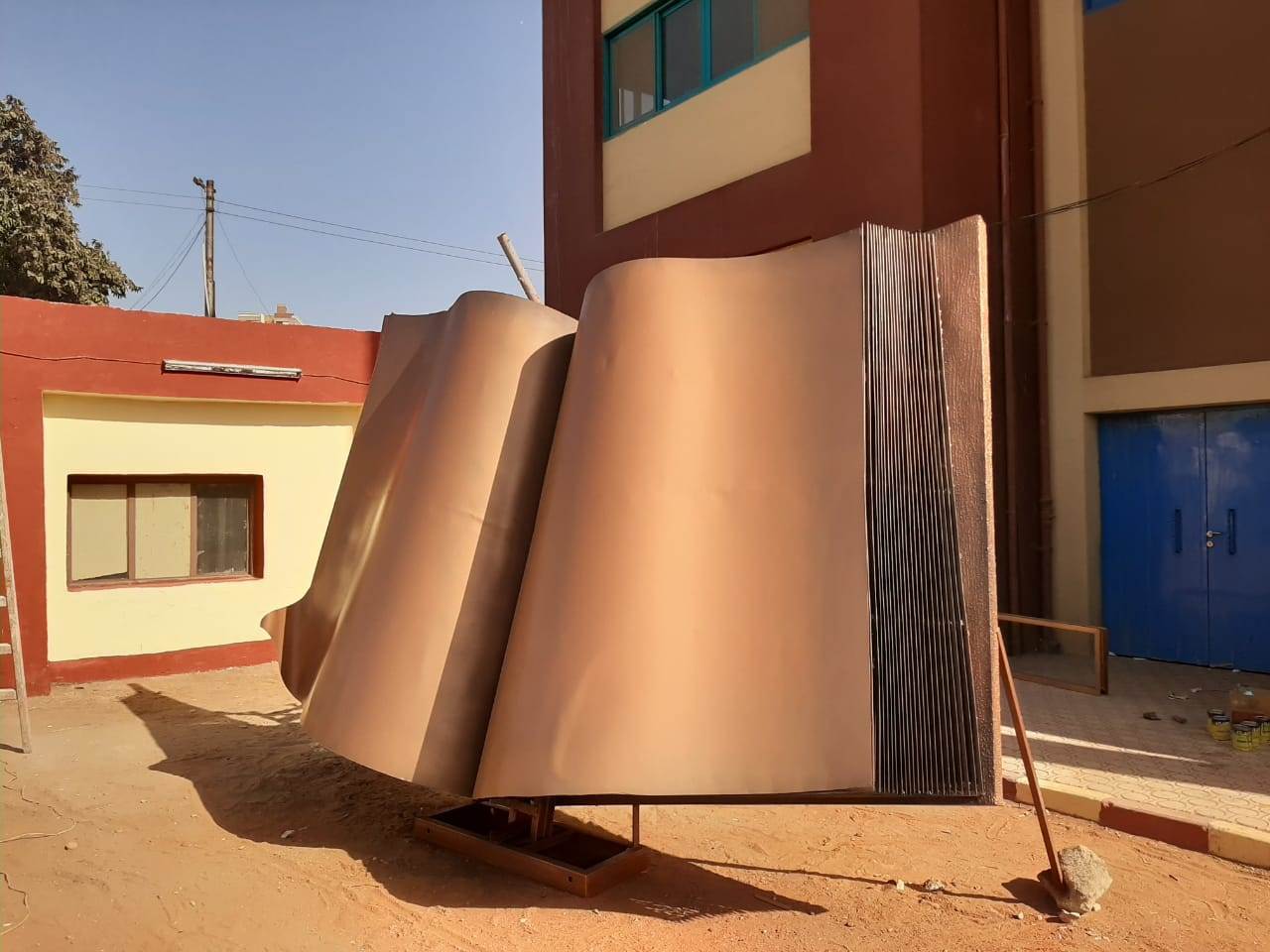 الانتهاء_من_وضع_مجسم_تمثال_الكتاب_رمزًا_للثقافة_بين_جامعتي_أسيوط_والأزهر_(5)