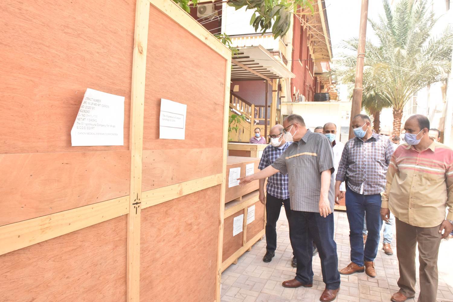 محافظ_أسوط_يتفقد_تركيب_جهاز_الاشعة_المقطعية_الجديد_بمستشفى_الصدر_ويتابع_الاكسجين_(12)