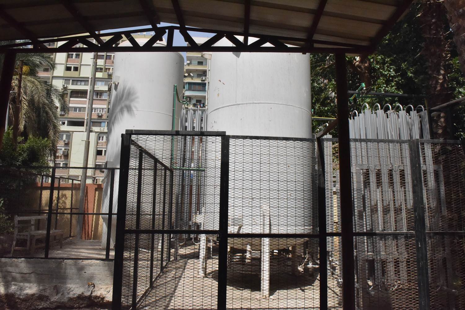 محافظ_أسوط_يتفقد_تركيب_جهاز_الاشعة_المقطعية_الجديد_بمستشفى_الصدر_ويتابع_الاكسجين_(3)