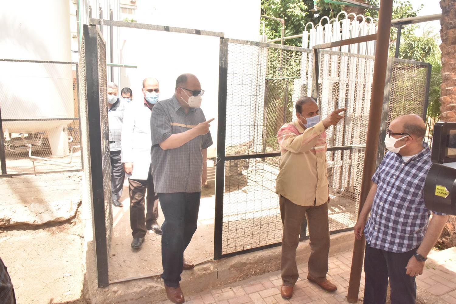 محافظ_أسوط_يتفقد_تركيب_جهاز_الاشعة_المقطعية_الجديد_بمستشفى_الصدر_ويتابع_الاكسجين_(8)