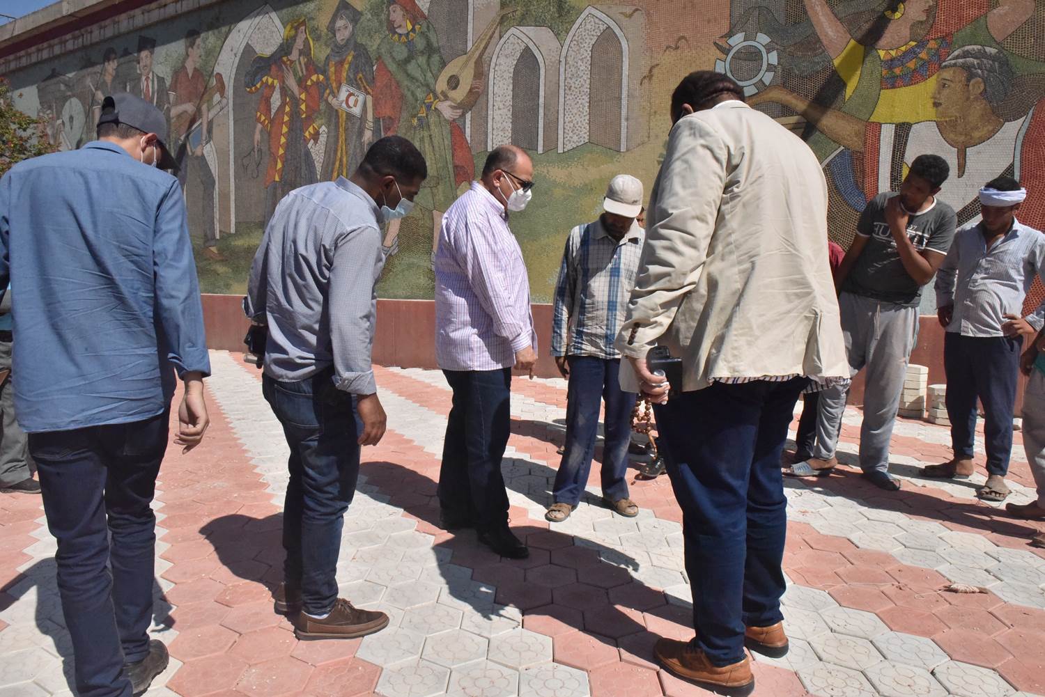 محافظ_أسيوط_يتفقد_تطوير_بعض_الشوارع_بحي_غرب_(1)